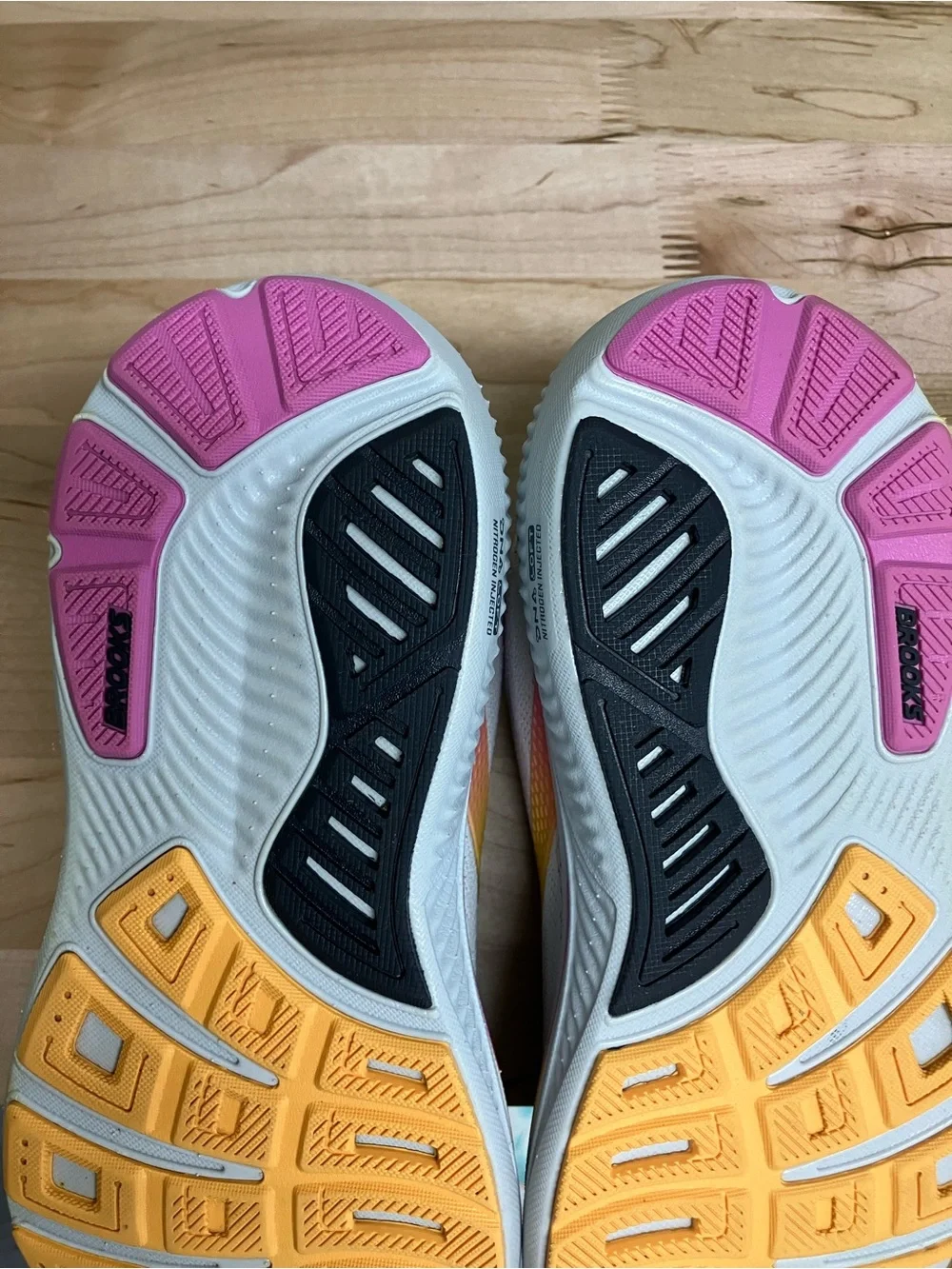 Brooks White Ghost 17